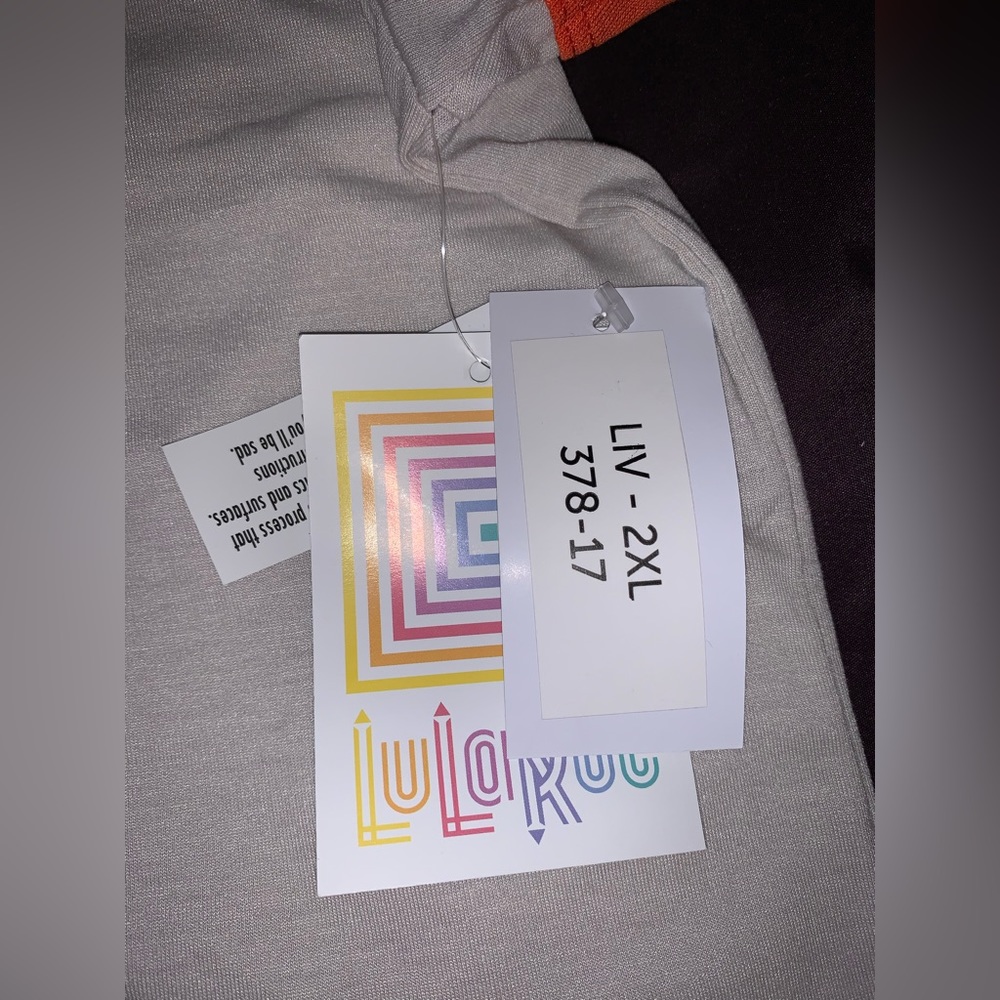 “Foxy” Casual LulaRoe Graphic T-Shirt ✨ - Picture 4 of 6